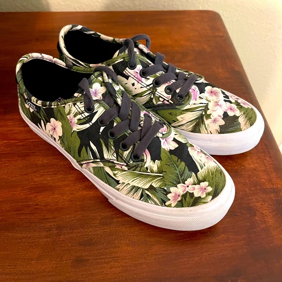 Vans shoes ✨🛹 - Picture 1 of 5